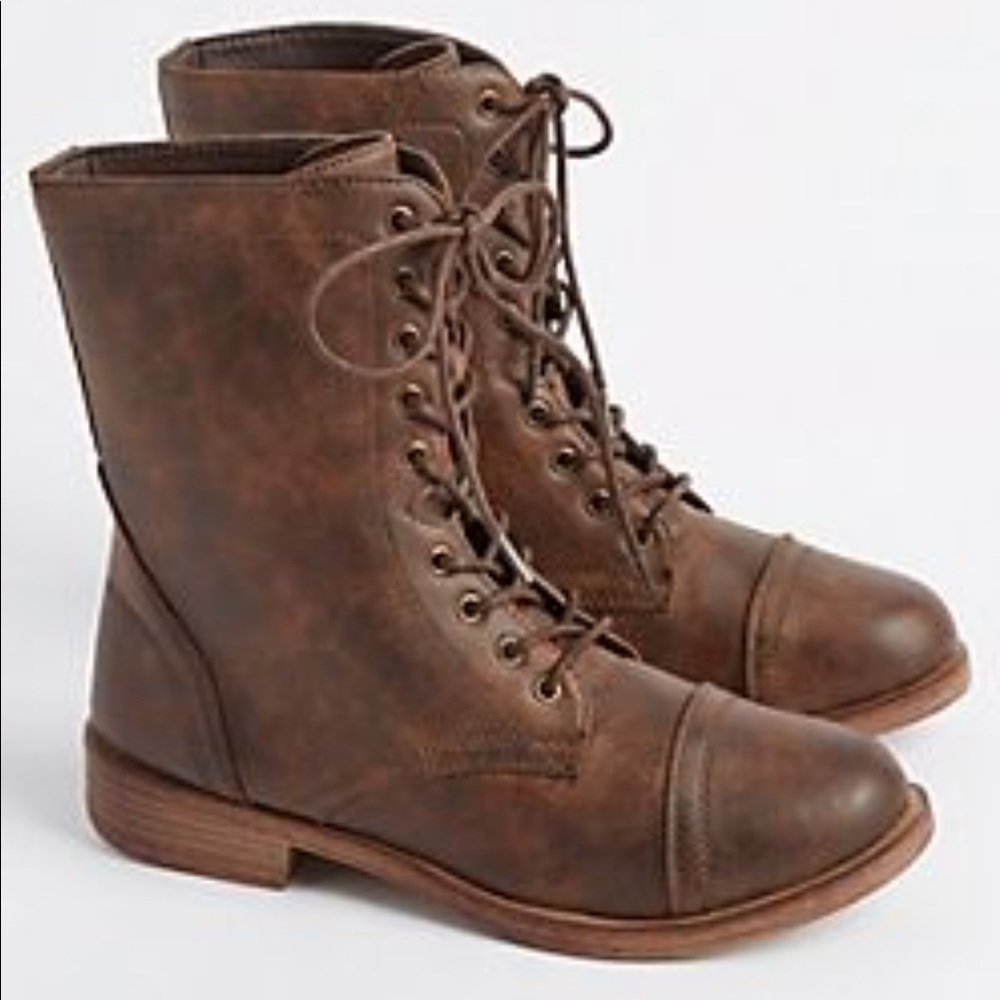 ✨Faux leather distressed combat boots